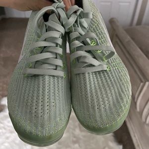 Nike vapor max size 7 womens